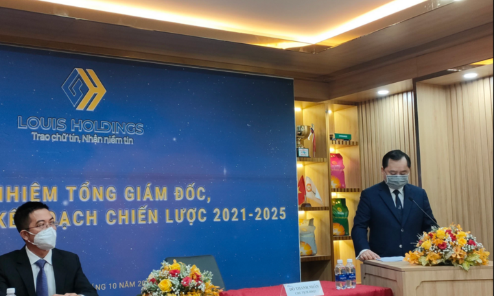 Ủy ban Chứng khoán đang làm việc với Louis Holdings