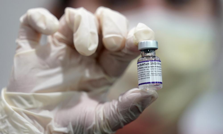 Bang Mỹ vứt bỏ hàng loạt vaccine Pfizer, Moderna và J&J