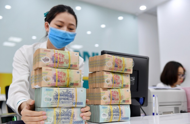 Tiền thu thuế giảm gần một nửa trong tháng 9