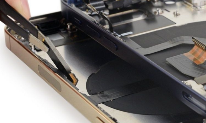 Người dùng iPhone 13 kêu trời vì sử dụng ăng-ten từ chai nhựa