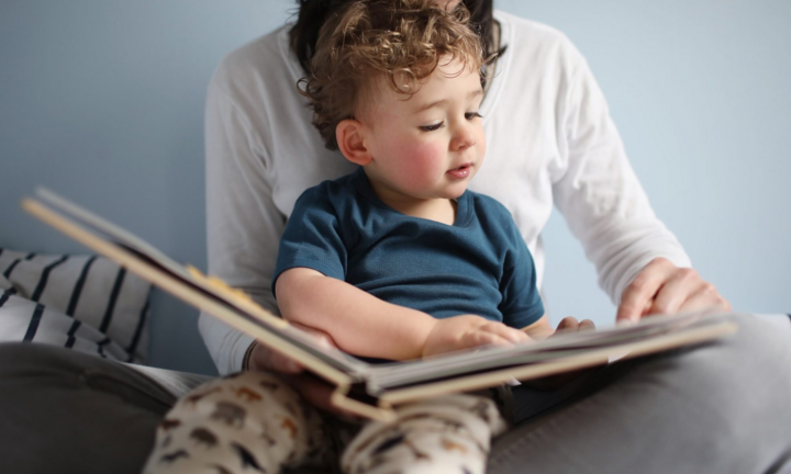 Đọc sách cho con, khi nào cha mẹ nên bắt đầu?