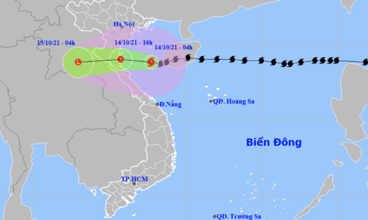 Bão số 8 cách Hà Tĩnh 240km, suy yếu trước khi đổ bộ đất liền