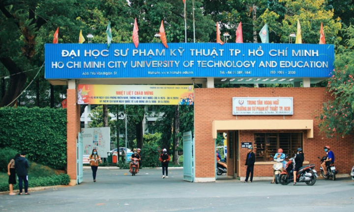Trường đầu tiên ở TP.HCM thông báo cho sinh viên học tập trung