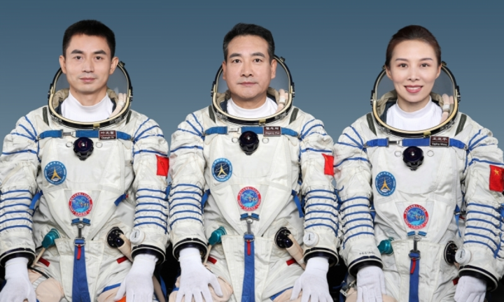 Trung Quốc lần đầu tiên đưa phi hành gia nữ lên trạm vũ trụ