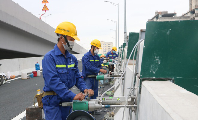 Video: Lắp vách chống ồn ở đường vành đai 3 trên cao