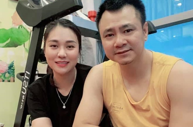 Vợ kém 12 tuổi của NSND Tự Long trẻ trung vì chăm thể dục