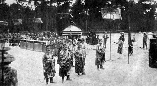 Vì sao các vị vua được gọi là 'bệ hạ'?