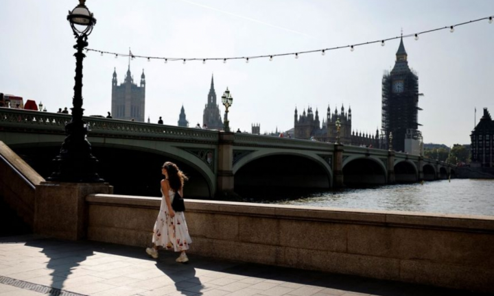 Ca COVID-19 mới tăng vọt, Anh kêu gọi 'nghiên cứu khẩn cấp' biến thể Delta Plus