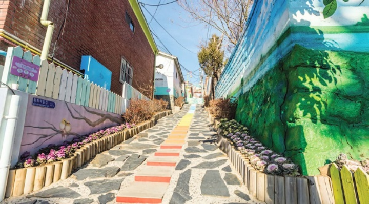 Nếu đến Hàn Quốc, nhất định phải ghé thăm những ngôi làng bích họa độc đáo này