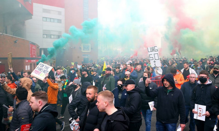 Phong độ trồi sụt, Man Utd lo ngại cổ động viên biểu tình 