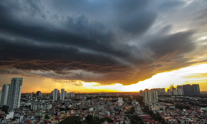 Video: Vì sao trước khi mưa, mây thường có màu đen?