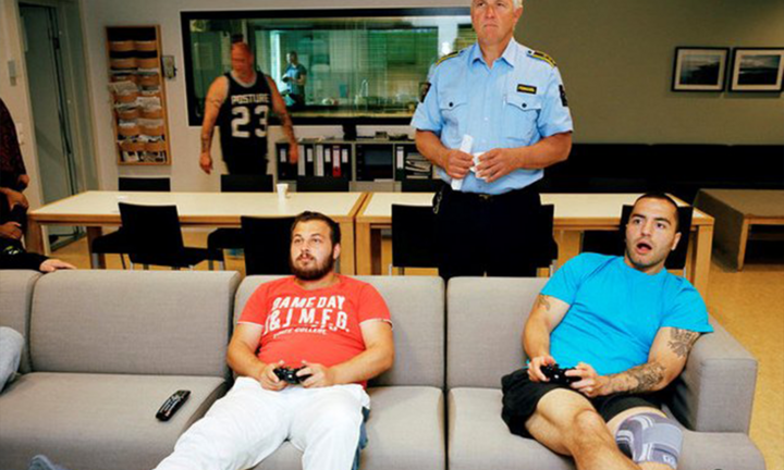 Lạ lùng nhà tù ‘sướng’ nhất thế giới: Phạm nhân được trả lương và tự do vui chơi