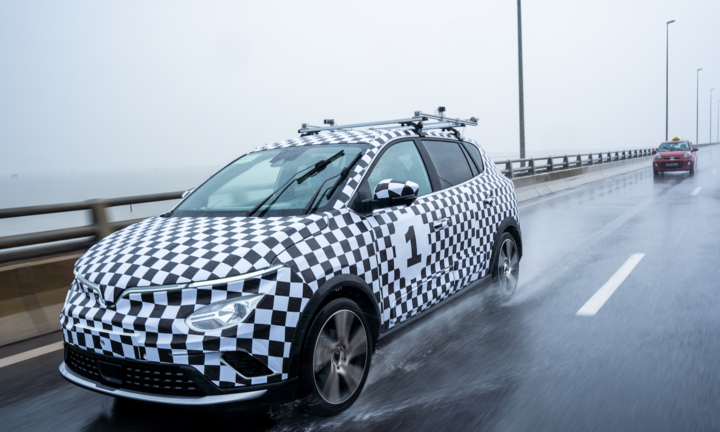 Ô tô điện VinFast VF e34 bắt đầu chạy thử trên đường đô thị