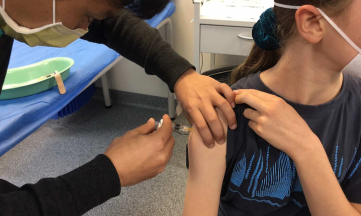 Châu Âu đánh giá khả năng dùng vaccine COVID-19 của Pfizer cho trẻ 5-11 tuổi