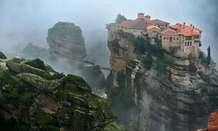 Nhiều du khách bủn rủn, khóc thét khi tham quan những điểm đến này