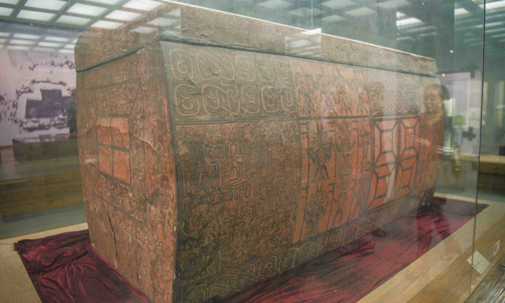 Khai quật mộ cổ chứa ngàn báu vật, sững sờ thấy hài cốt 21 mỹ nhân cạnh quan tài