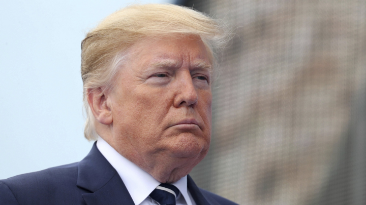 Tiêm mũi tăng cường, Donald Trump bị chỉ trích