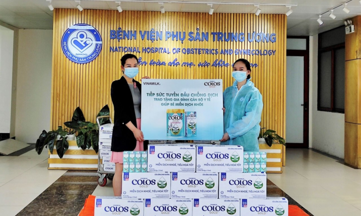 Vinamilk tặng 50.000 sản phẩm Vinamilk Colosgold cho con em cán bộ y bác sĩ 