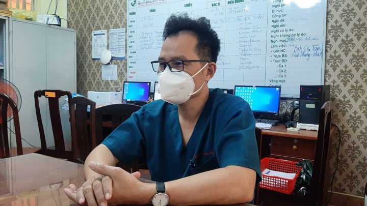 Điều trị COVID-19 hết tiền tỷ không phải chi trả, người thân mừng rơi nước mắt