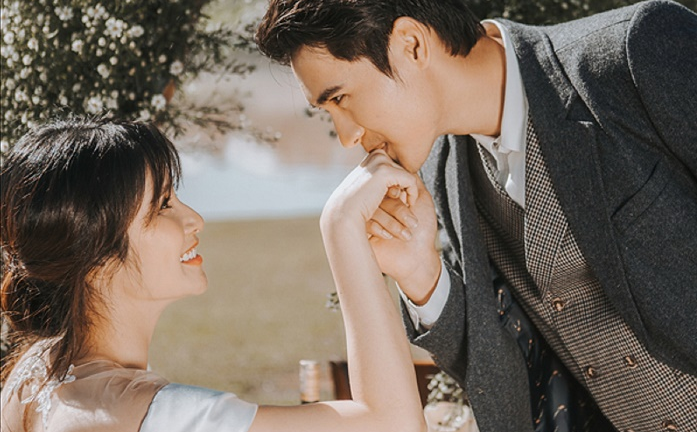 Chồng trẻ kể chuyện tình với mợ ba phim 'Tiếng sét trong mưa'