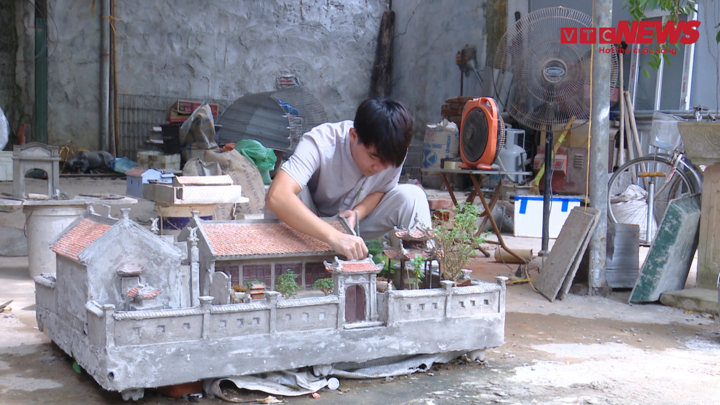 Video: Chàng trai chế tác mô hình làng quê Bắc Bộ thu nhỏ, sống động như thật