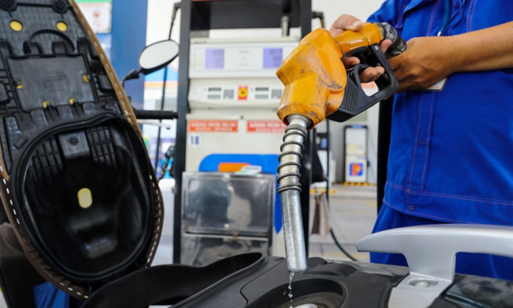 Giá xăng tăng hơn 1.400 đồng/lít, lên mức cao nhất 7 năm