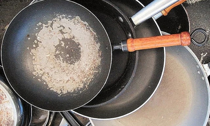 Vì sao không nên mua chảo chống dính siêu rẻ?