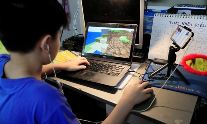 Con trẻ nghiện game sau gần 2 năm học trực tuyến