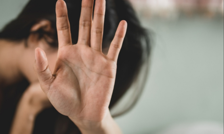 Ngược đời nạn nhân quấy rối tình dục bị uy hiếp bằng máy dò nói dối