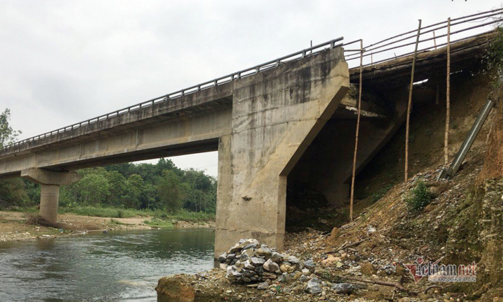 Thủy Tiên từ thiện xây cầu ở Nghệ An, vốn làm thấp hơn giá thầu?