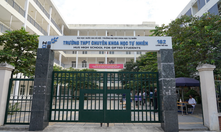 Trường phổ thông đầu tiên ở Hà Nội giảm tiết học trực tuyến xuống còn 30 phút