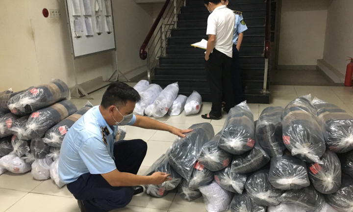 Thu giữ gần 8.000 mũ lưỡi trai giả mạo nhãn hiệu