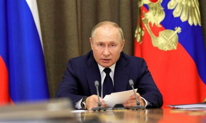 Ca mắc COVID-19 bùng phát, ông Putin huy động quân đội chống dịch