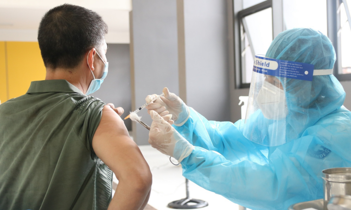 Người chưa tiêm vaccine COVID-19 đến TP.HCM sẽ được tiêm