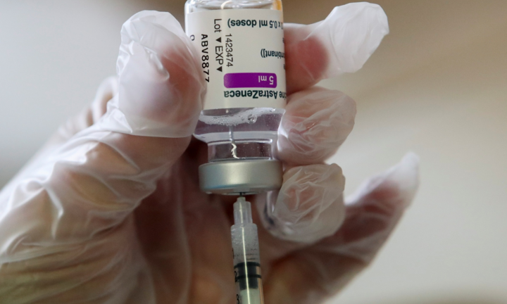 Phát hiện bất ngờ từ sai lầm trong thử nghiệm vaccine AstraZeneca