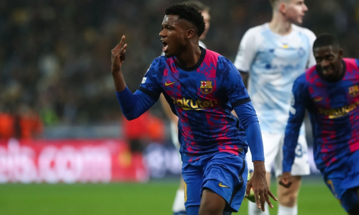 Video: Đánh bại Dinamo Kiev, Barcelona lên nhì bảng