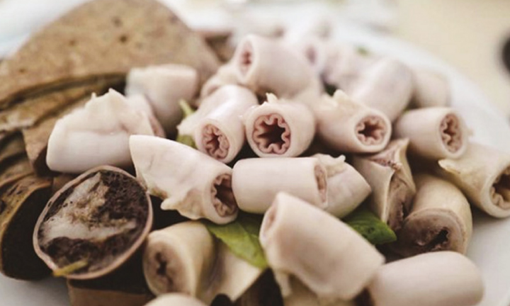 4 sai lầm khiến món lòng lợn luộc của bạn không ngon như ngoài hàng