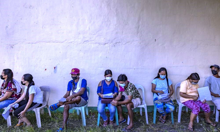 Philippines 'cất xó' 40 triệu liều vaccine COVID-19 vì tắc nghẽn hậu cần