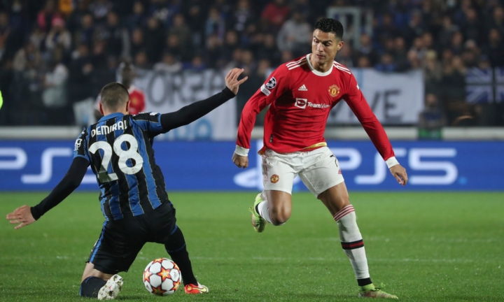 Video: Ronaldo ghi cú đúp bù giờ, Man Utd thoát thua Atalanta
