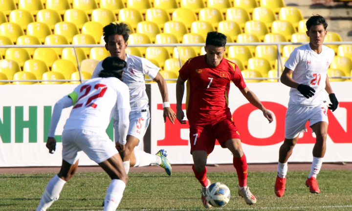 Cầu thủ U23 Việt Nam chưa bỏ tật đá xấu: Cơn đau đầu của HLV Park Hang Seo