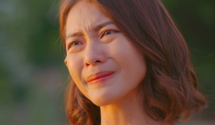 Cảnh khóc của Khả Ngân trong '11 tháng 5 ngày' gây tranh cãi