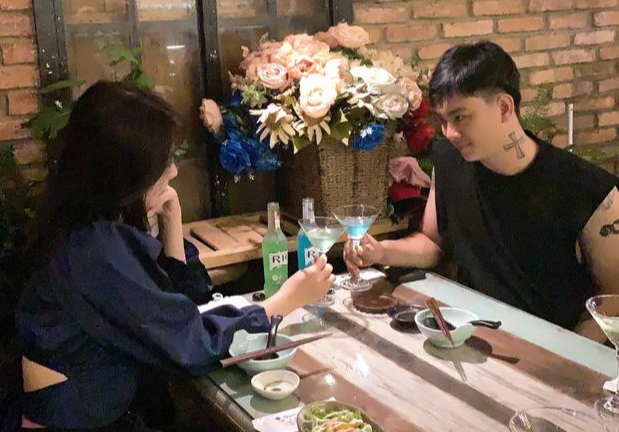 Hoài Lâm vừa công khai trạng thái 'đã kết hôn' với cô gái nào?