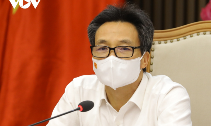 Phó Thủ tướng Vũ Đức Đam yêu cầu các tỉnh, thành phía Nam phủ 100% mũi 1 vaccine