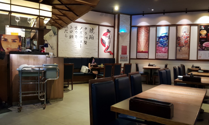 Bức tranh ảm đạm của hàng quán TP.HCM sau khi mở cửa