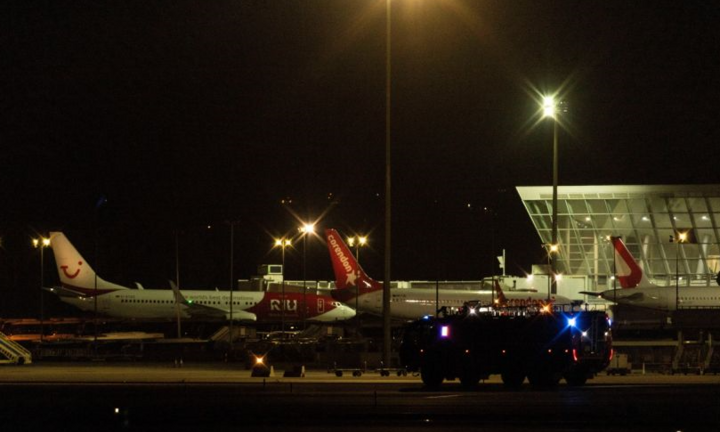 Giúp người nhập cảnh chui, hành khách 'diễn kịch' buộc máy bay hạ cánh khẩn cấp