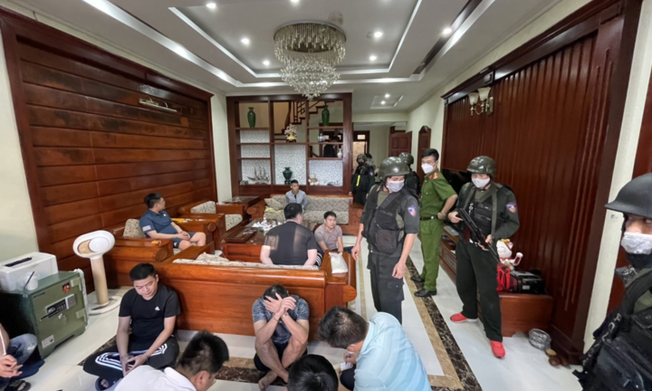 'Ông trùm' mới học hết lớp 5 điều hành đường dây đánh bạc 14.000 tỷ đồng