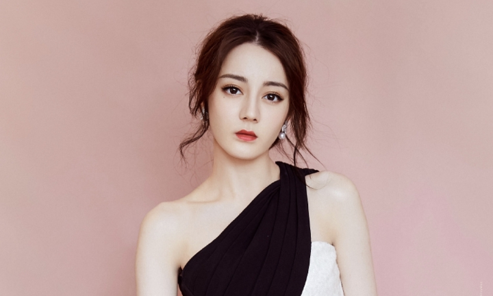 Thành công của Địch Lệ Nhiệt Ba cho thấy mặt trái của showbiz Trung Quốc