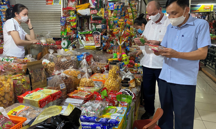 Giám sát mối nguy ô nhiễm thực phẩm tại chợ biên giới 