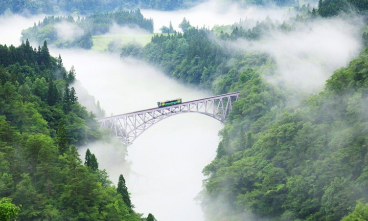 Ngắm tuyến đường sắt lãng mạn nhất Nhật Bản, đẹp như cổ tích