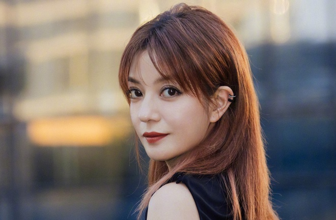 Sau 'phong sát ngầm', Triệu Vy sẽ livestream vào ngày Lễ Độc thân?